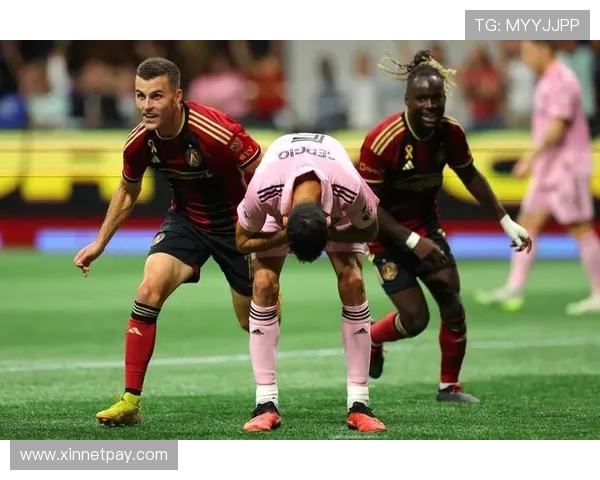 与足球明星亲密接触的瞬间我和他们的合影记录了美好的回忆