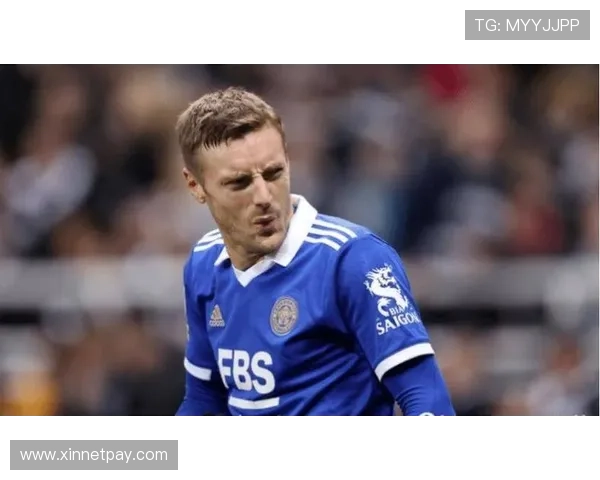 中外足球明星传奇人生:从草根到巅峰的奋斗与荣耀故事 中外足球明星传奇人生:从草根到巅峰的奋斗与荣耀故事