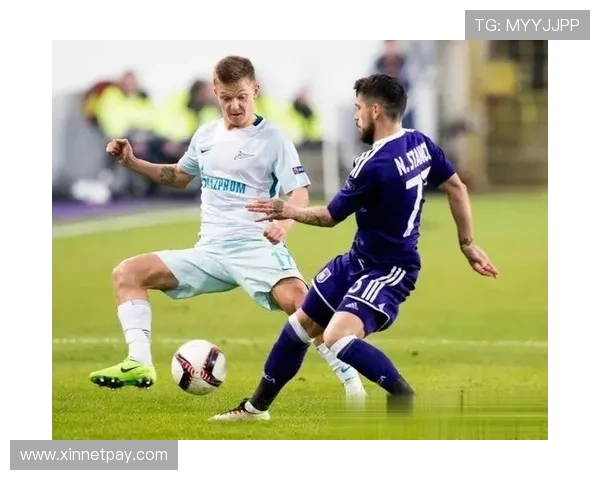 乌克兰足球明星今晚激战赛场展现激情与实力 乌克兰足球明星今晚激战赛场展现激情与实力