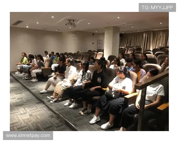 东山再起的足球明星们如何重塑辉煌与梦想的旅程